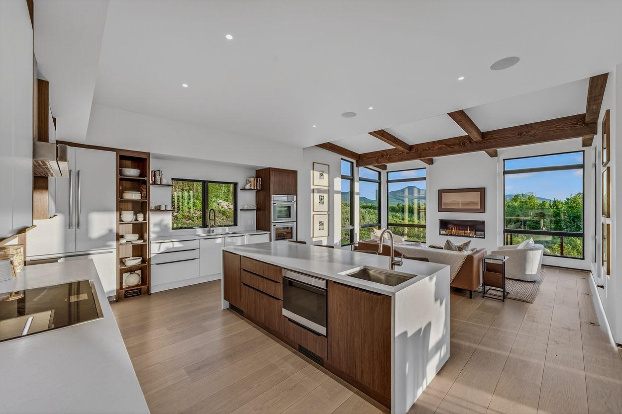 Interior: Chef's kitchen